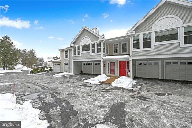 401 COUNTRY PLACE DR, Lancaster, PA 17601