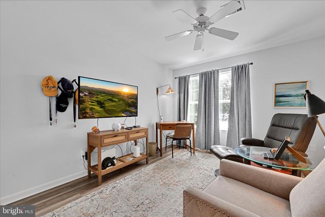 401 COUNTRY PLACE DR, Lancaster, PA 17601