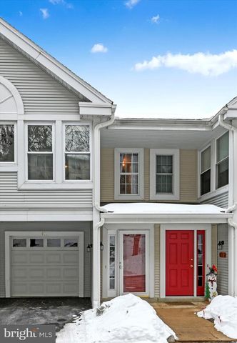 401 COUNTRY PLACE DR, Lancaster, PA 17601