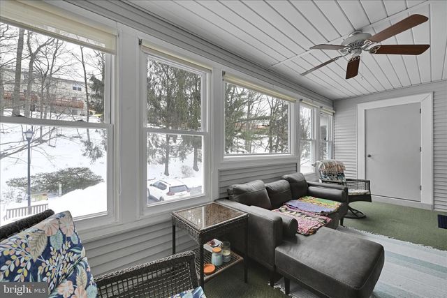 401 COUNTRY PLACE DR, Lancaster, PA 17601