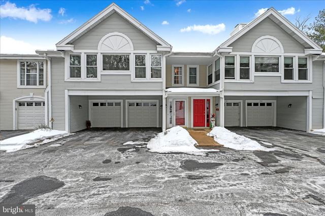 401 COUNTRY PLACE DR, Lancaster, PA 17601