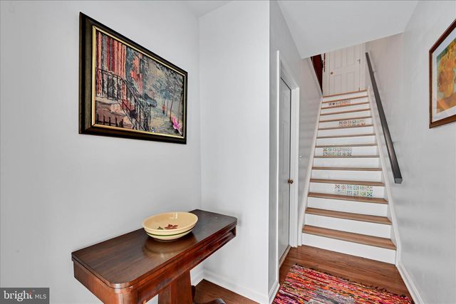 401 COUNTRY PLACE DR, Lancaster, PA 17601