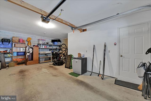 401 COUNTRY PLACE DR, Lancaster, PA 17601