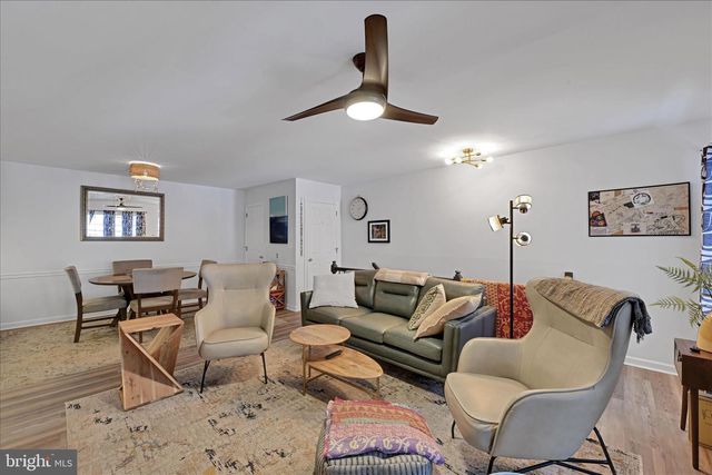 401 COUNTRY PLACE DR, Lancaster, PA 17601