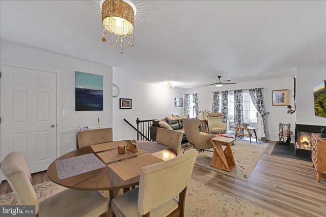 401 COUNTRY PLACE DR, Lancaster, PA 17601