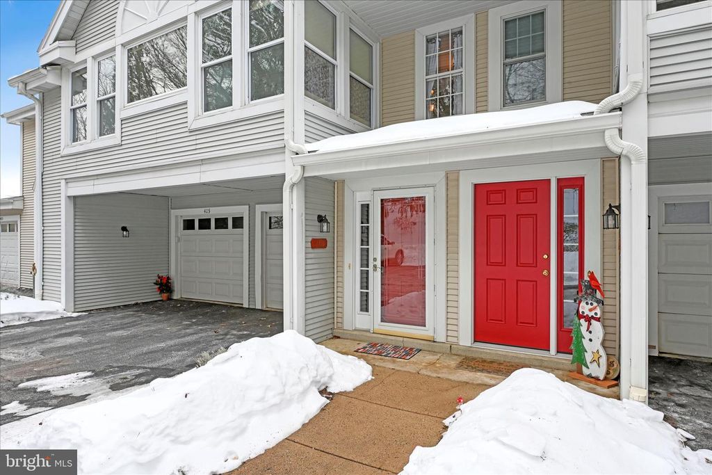 401 COUNTRY PLACE DR, Lancaster, PA 17601