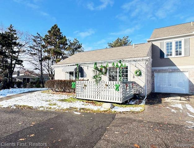 37421 Stonegate Circle 33, Clinton Charter Township, MI 48036