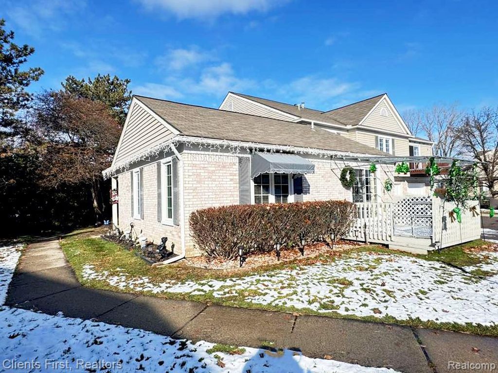 37421 Stonegate Circle 33, Clinton Charter Township, MI 48036