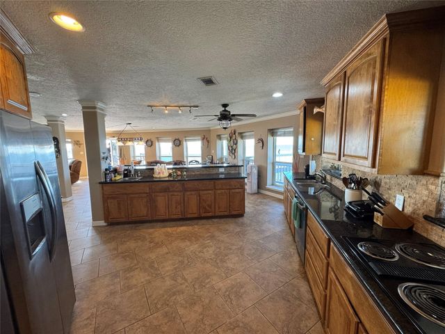 128 White Heron Drive, Anahuac, TX 77514