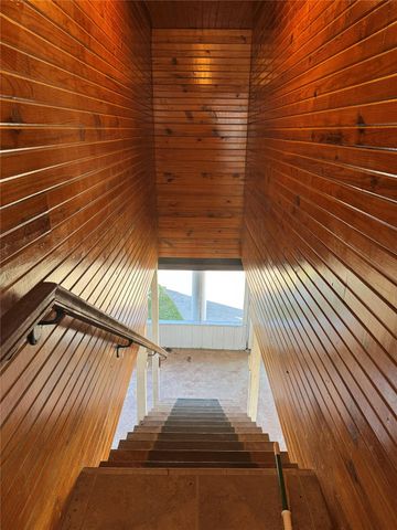 128 White Heron Drive, Anahuac, TX 77514