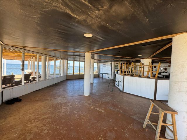 128 White Heron Drive, Anahuac, TX 77514