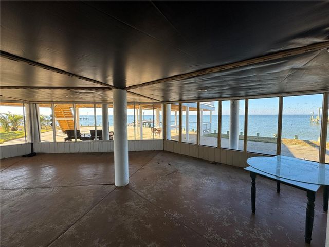 128 White Heron Drive, Anahuac, TX 77514