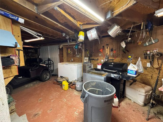 128 White Heron Drive, Anahuac, TX 77514