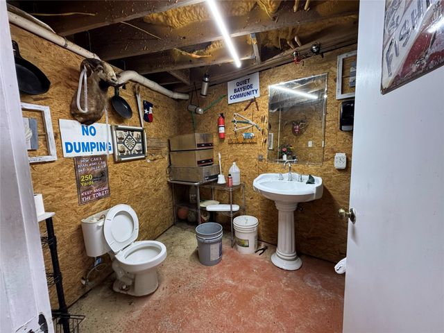 128 White Heron Drive, Anahuac, TX 77514