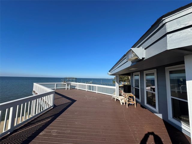 128 White Heron Drive, Anahuac, TX 77514