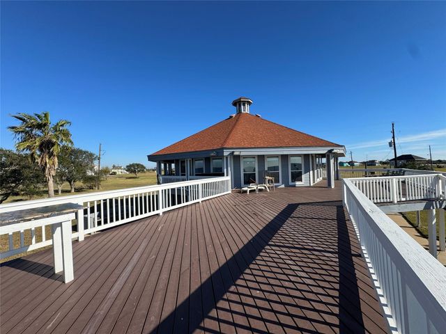 128 White Heron Drive, Anahuac, TX 77514