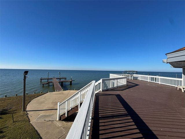 128 White Heron Drive, Anahuac, TX 77514