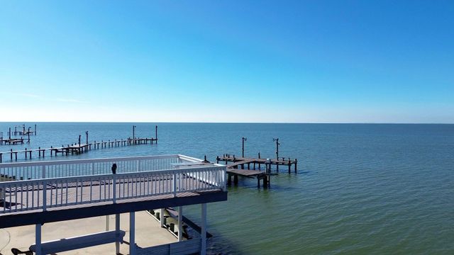 128 White Heron Drive, Anahuac, TX 77514