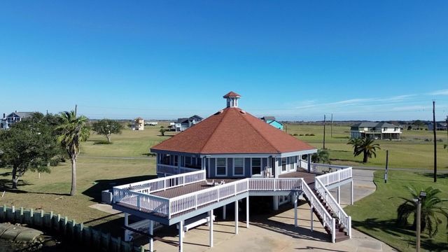 128 White Heron Drive, Anahuac, TX 77514