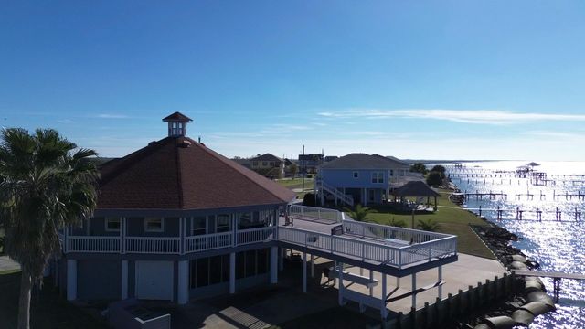 128 White Heron Drive, Anahuac, TX 77514