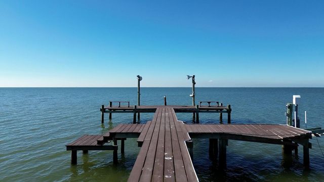 128 White Heron Drive, Anahuac, TX 77514