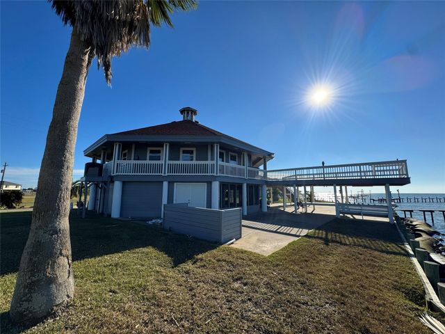 128 White Heron Drive, Anahuac, TX 77514