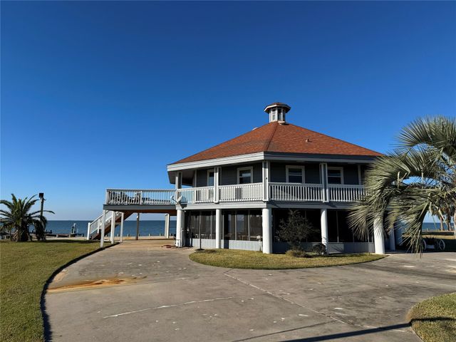 128 White Heron Drive, Anahuac, TX 77514