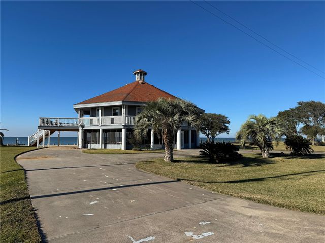 128 White Heron Drive, Anahuac, TX 77514