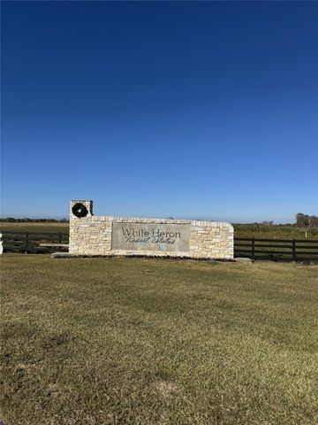 128 White Heron Drive, Anahuac, TX 77514