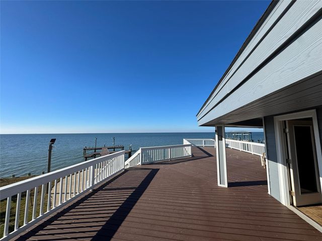 128 White Heron Drive, Anahuac, TX 77514