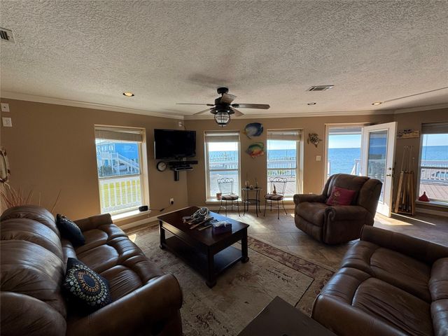 128 White Heron Drive, Anahuac, TX 77514