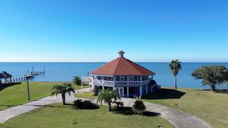 128 White Heron Drive, Anahuac, TX 77514