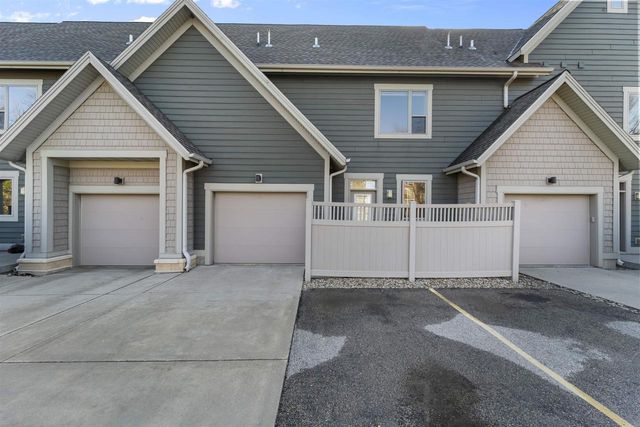 2813 No Oaks Ridge, Fitchburg, WI 53711