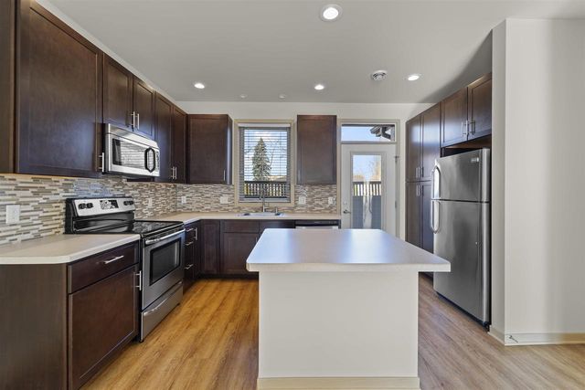 2813 No Oaks Ridge, Fitchburg, WI 53711