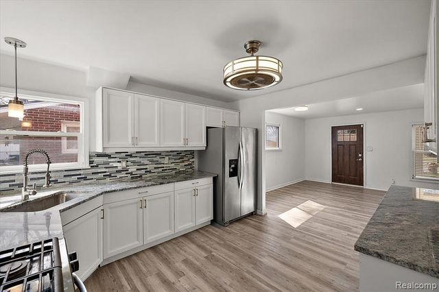 32076 Saint Annes Drive, Warren, MI 48092