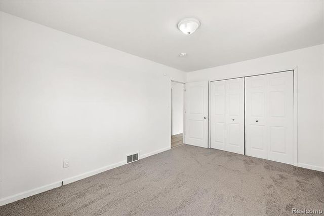 32076 Saint Annes Drive, Warren, MI 48092