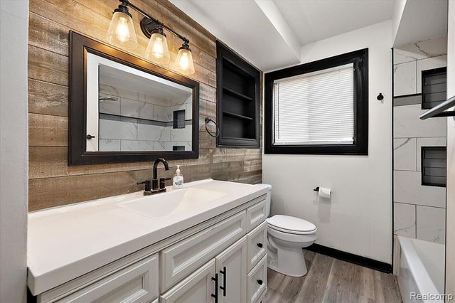 32076 Saint Annes Drive, Warren, MI 48092