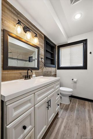 32076 Saint Annes Drive, Warren, MI 48092