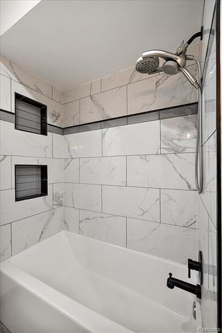 32076 Saint Annes Drive, Warren, MI 48092