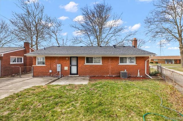 32076 Saint Annes Drive, Warren, MI 48092