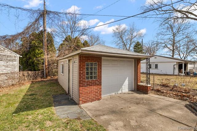 32076 Saint Annes Drive, Warren, MI 48092