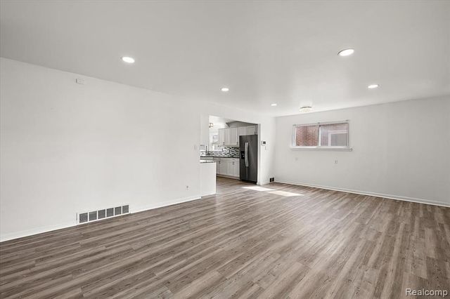 32076 Saint Annes Drive, Warren, MI 48092