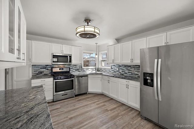 32076 Saint Annes Drive, Warren, MI 48092