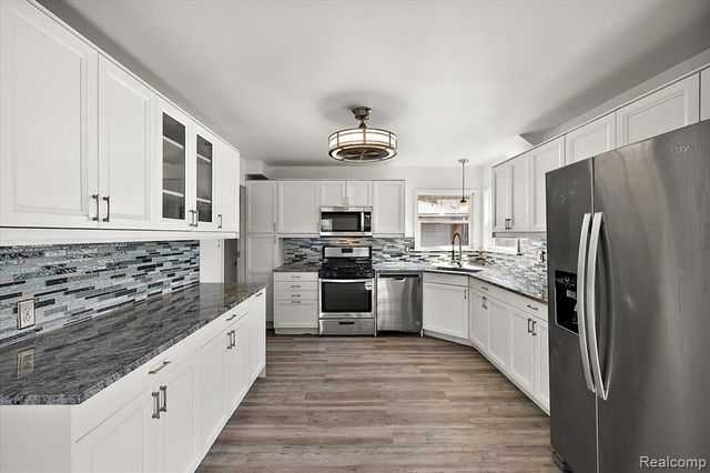 32076 Saint Annes Drive, Warren, MI 48092