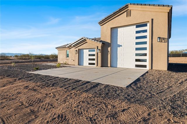 4670 W Chino Drive, Golden Valley, AZ 86413
