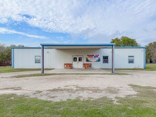 902 E Calhoun Street, Rice, TX 75155