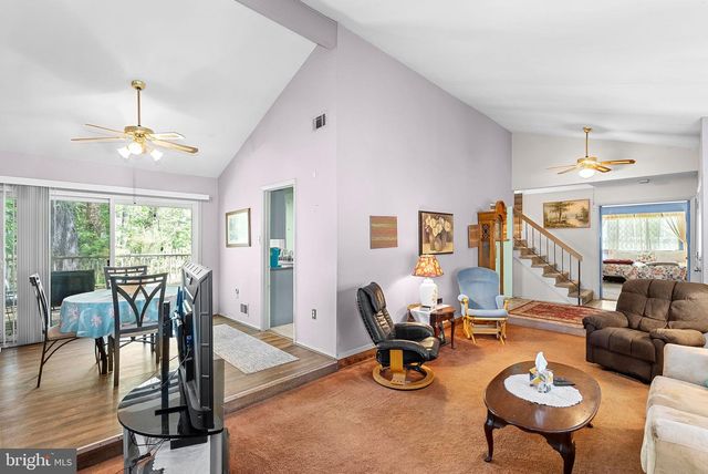 14 MIDDLETON LN, Sterling, VA 20164