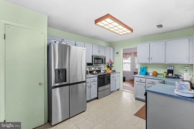 14 MIDDLETON LN, Sterling, VA 20164