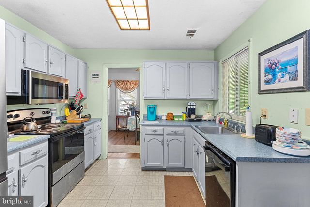 14 MIDDLETON LN, Sterling, VA 20164