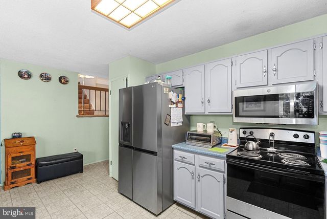 14 MIDDLETON LN, Sterling, VA 20164